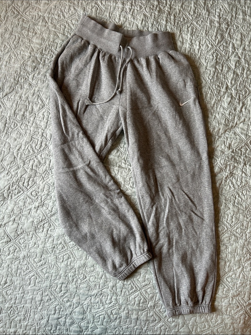 Nike women’s Gray Jogger Sweatpants